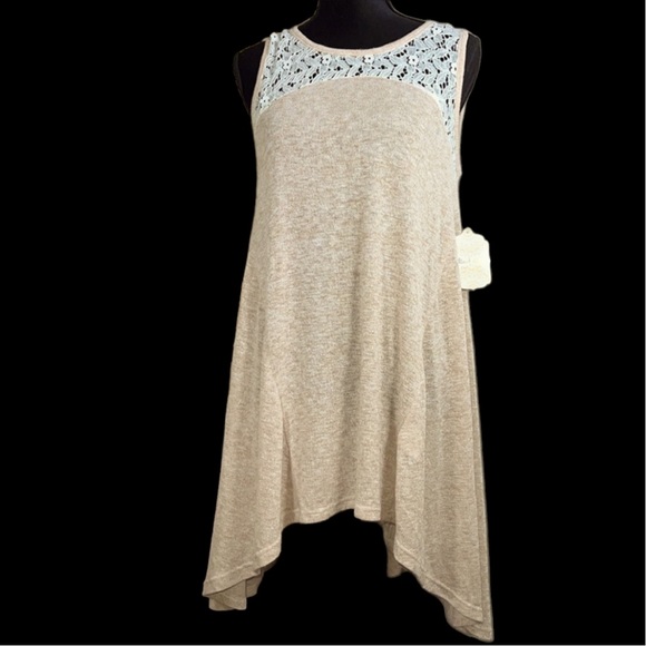 Altar'd State Tops - NWT ALTR’D STATE | Hi Low Tunic with Lace | Size SMALL | Beige and Cream